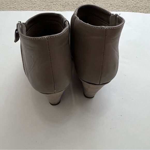 Chinese Laundry Brown Suede Ankle Edge Bootie Women’s Size 7 - Picture 3 of 10